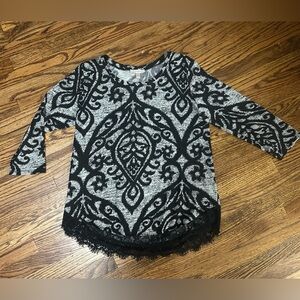 Roz & Ali black and gray long-sleeved tunic